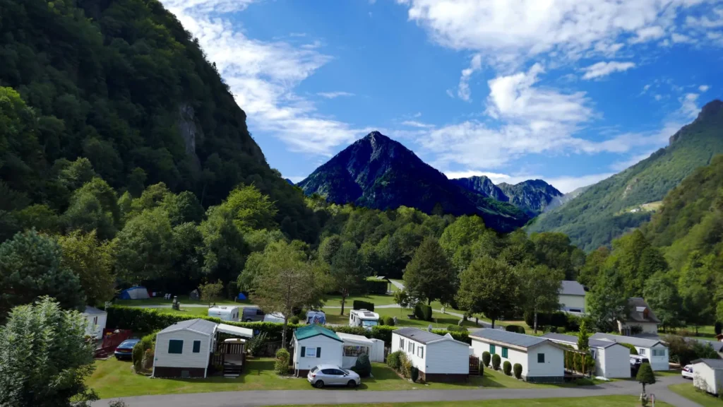 Refonte site camping GR10 Cauterets, réservation et multilingue